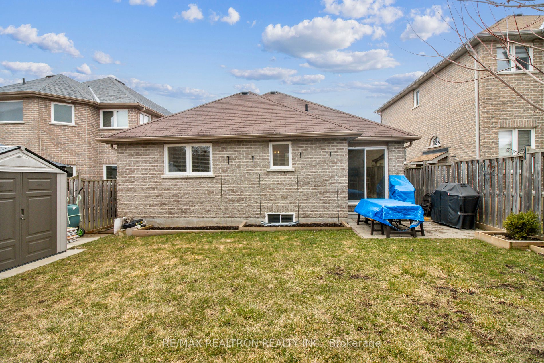 1353 Perniegie Cres
