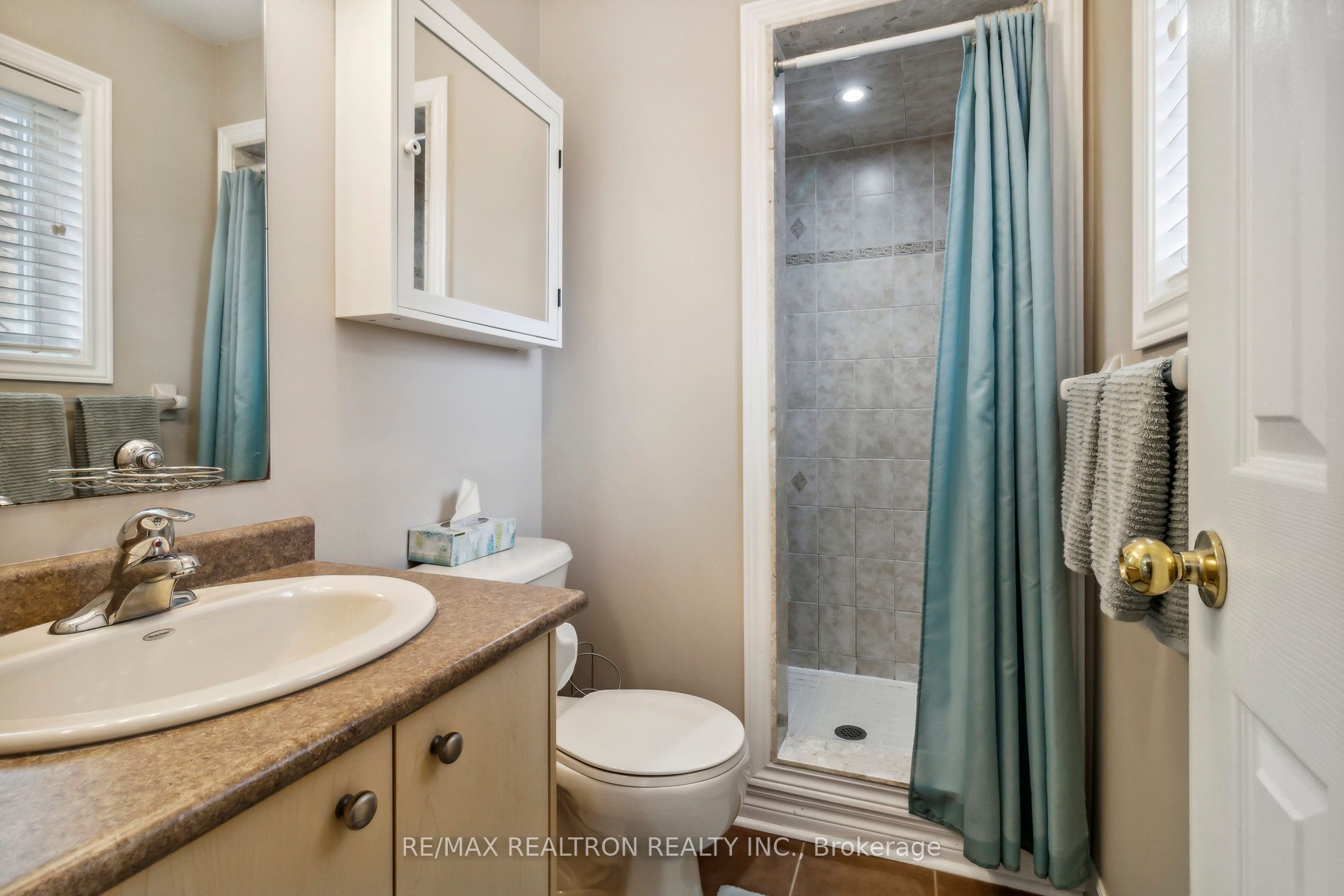 1353 Perniegie Cres