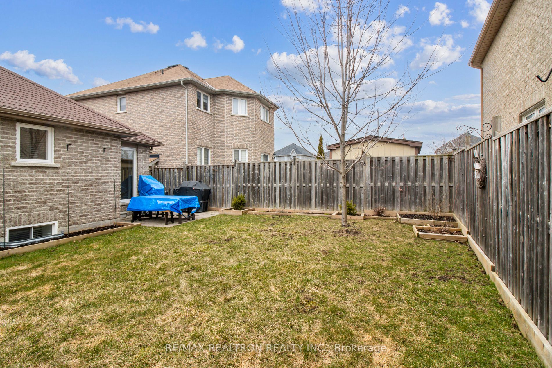 1353 Perniegie Cres
