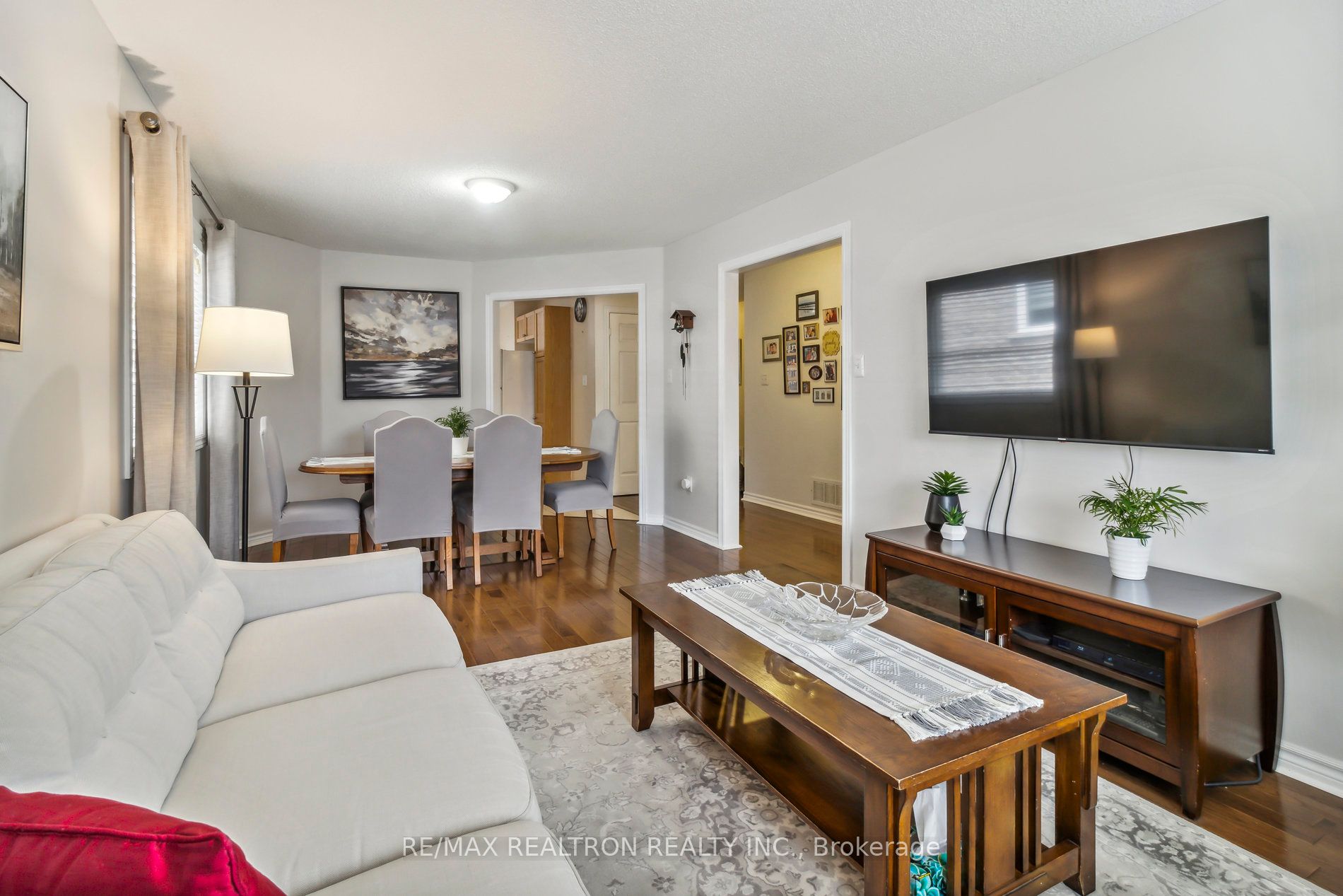 1353 Perniegie Cres