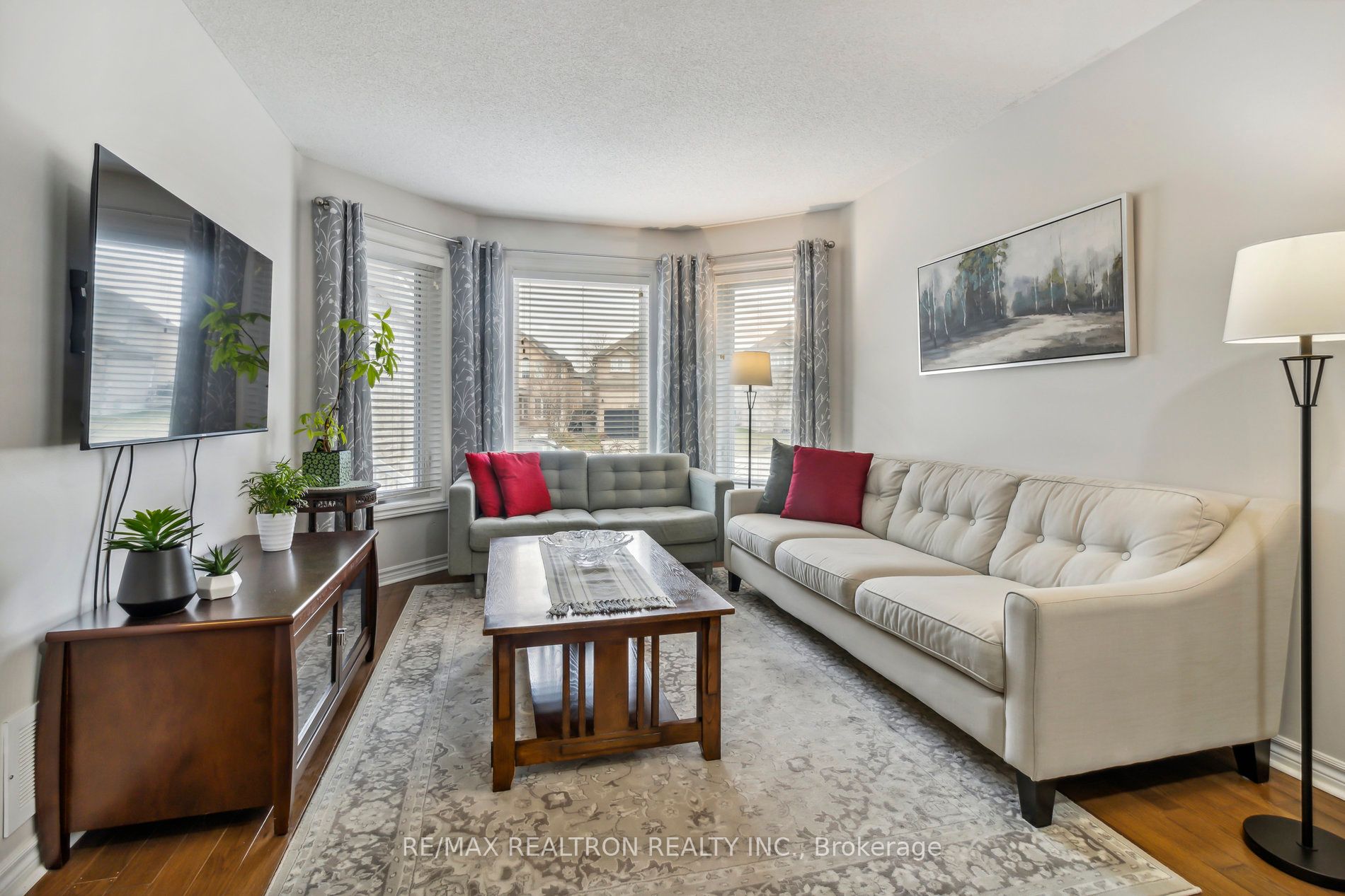 1353 Perniegie Cres