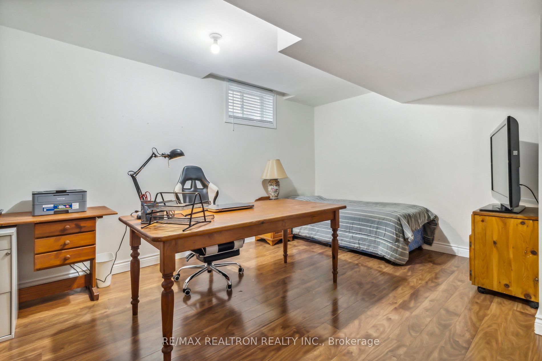 1353 Perniegie Cres