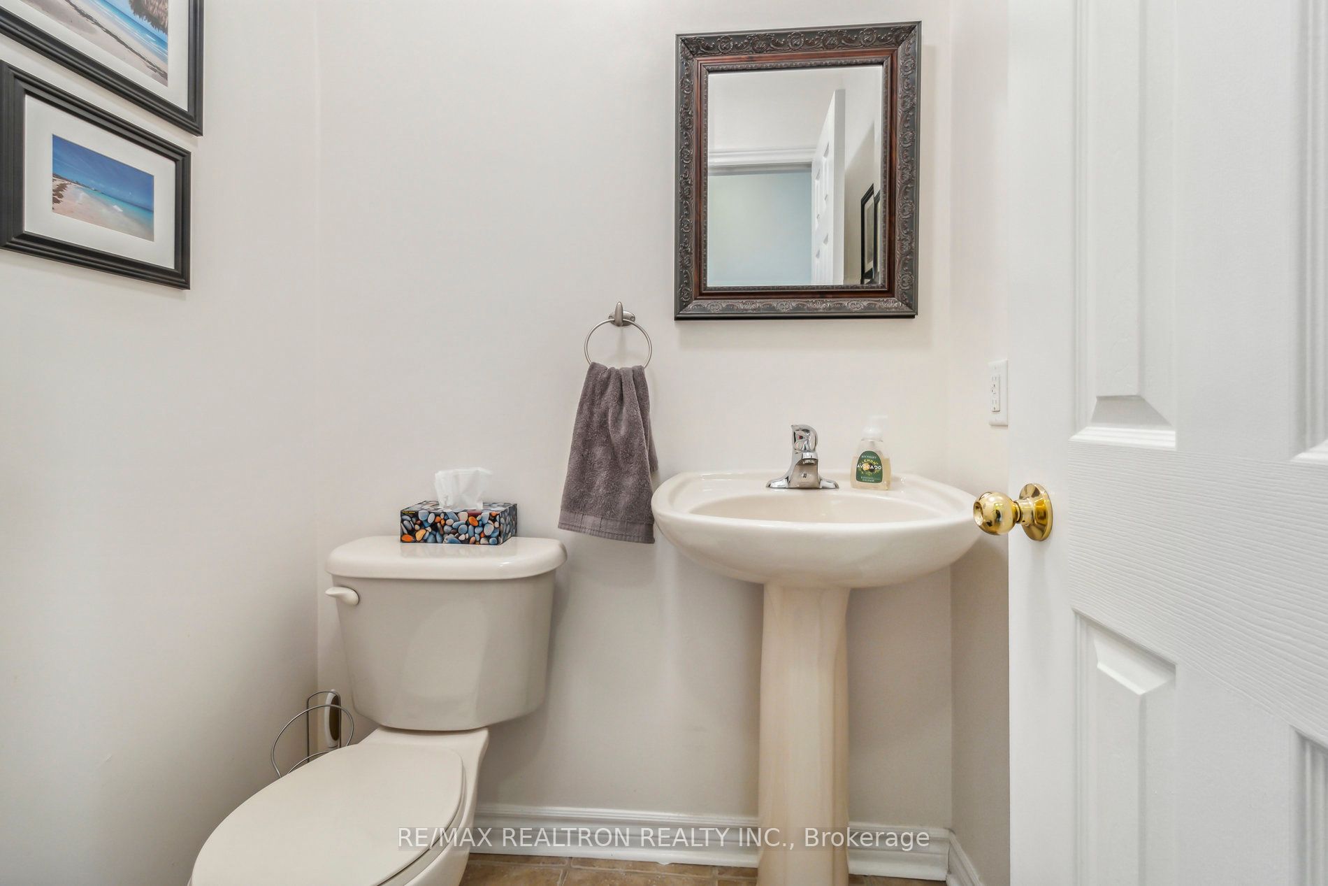 1353 Perniegie Cres