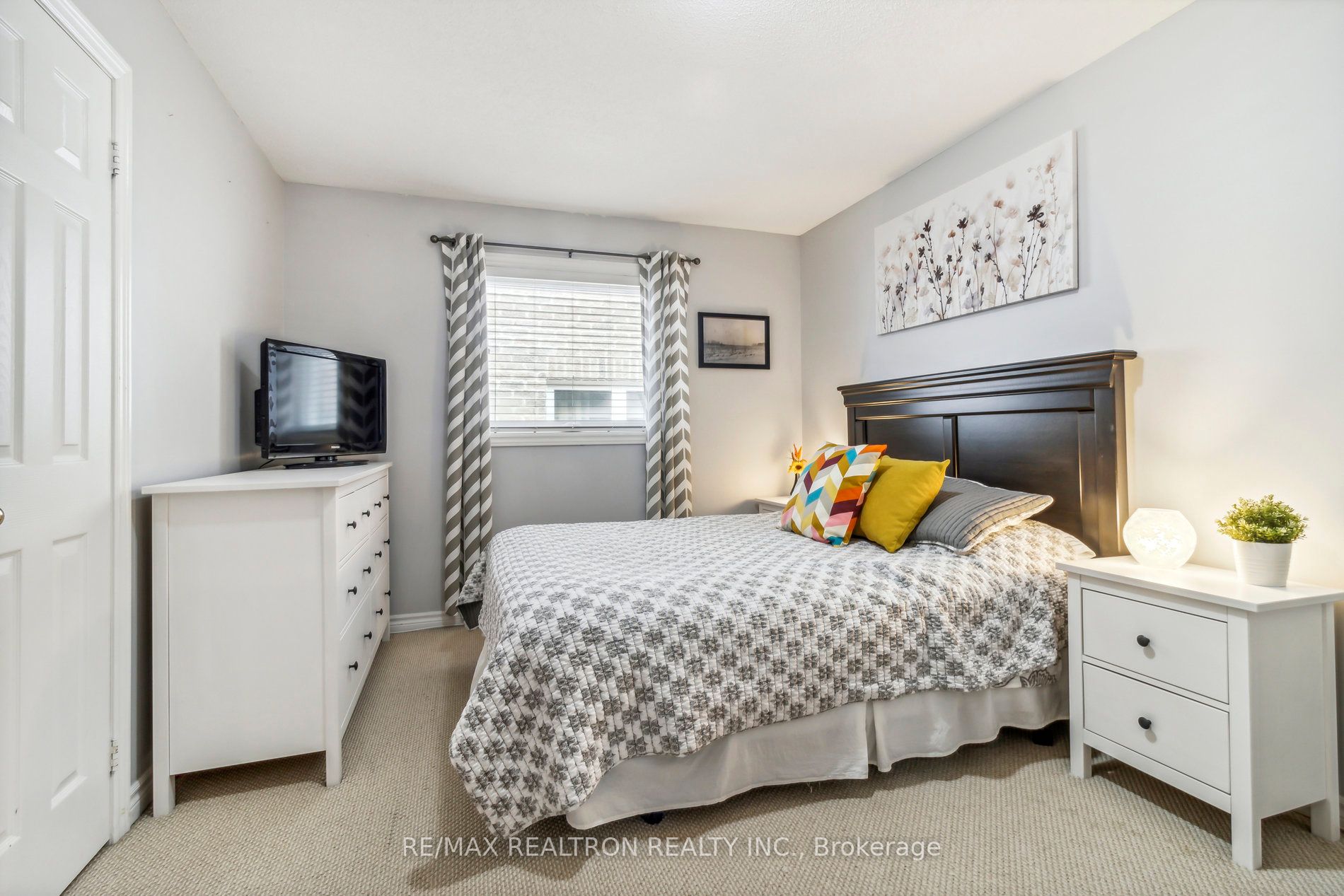 1353 Perniegie Cres