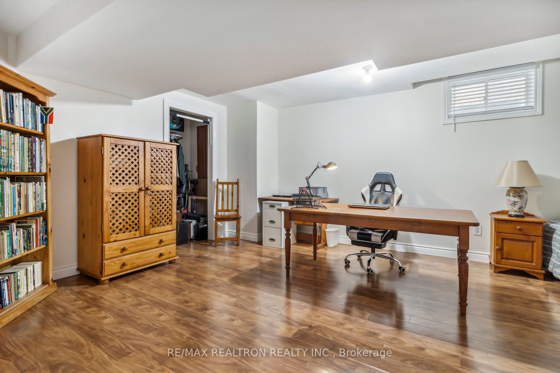 1353 Perniegie Cres