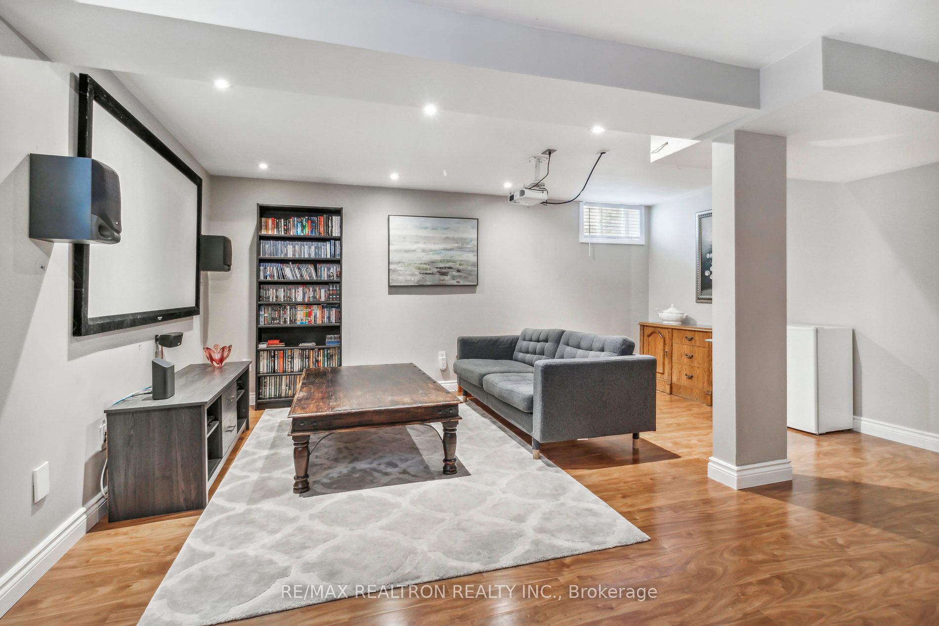 1353 Perniegie Cres