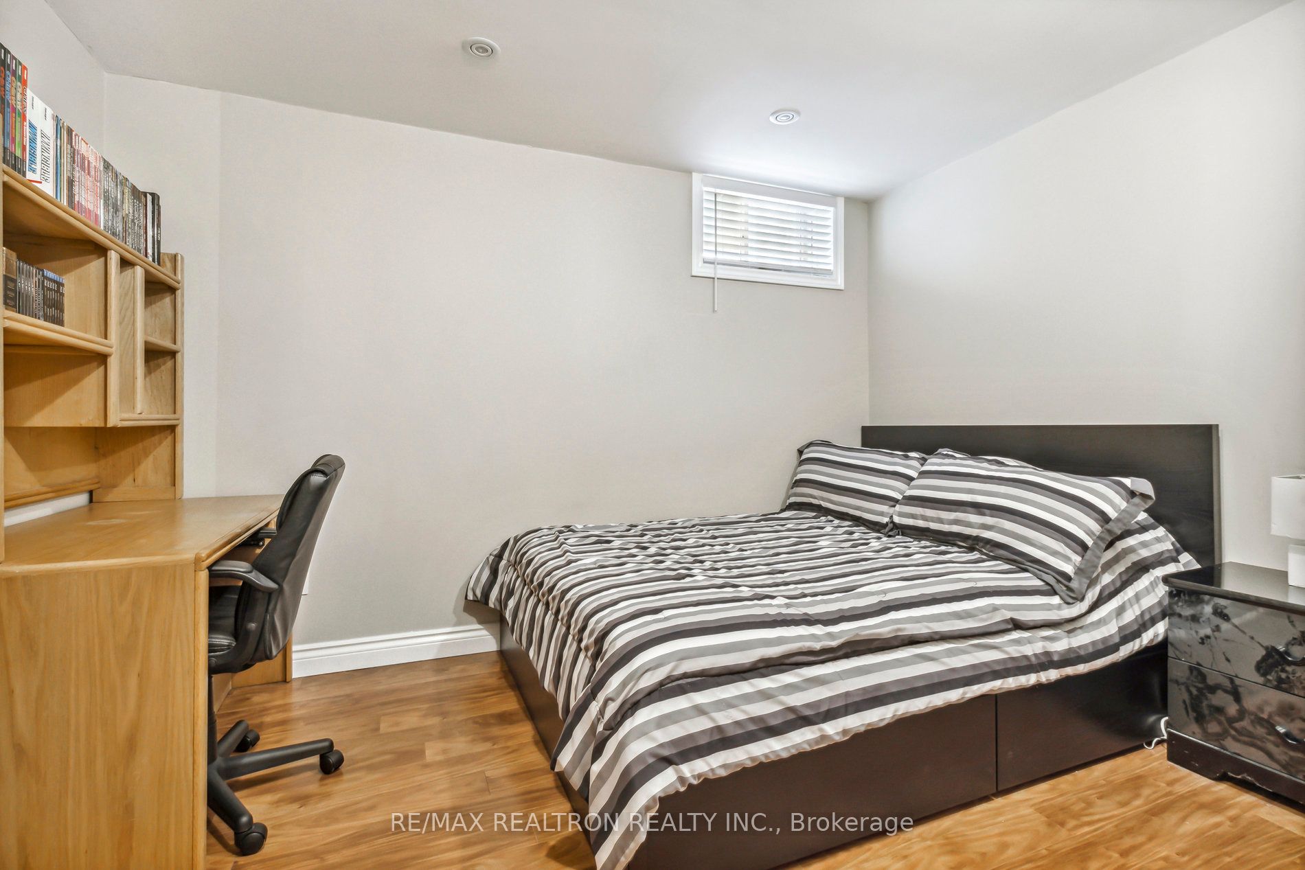 1353 Perniegie Cres