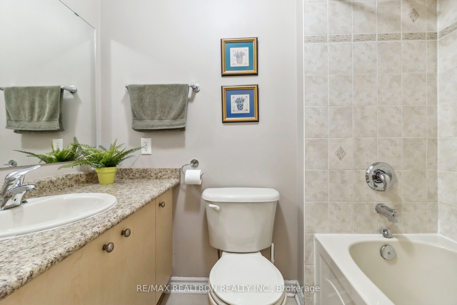 1353 Perniegie Cres