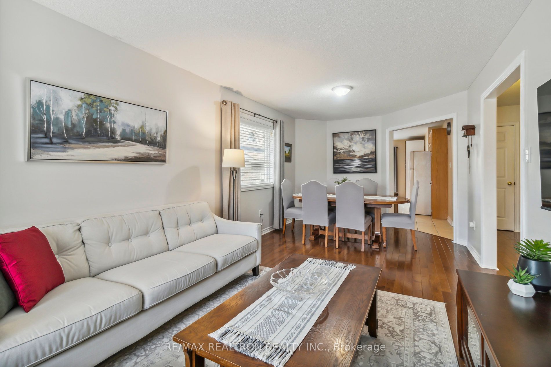 1353 Perniegie Cres