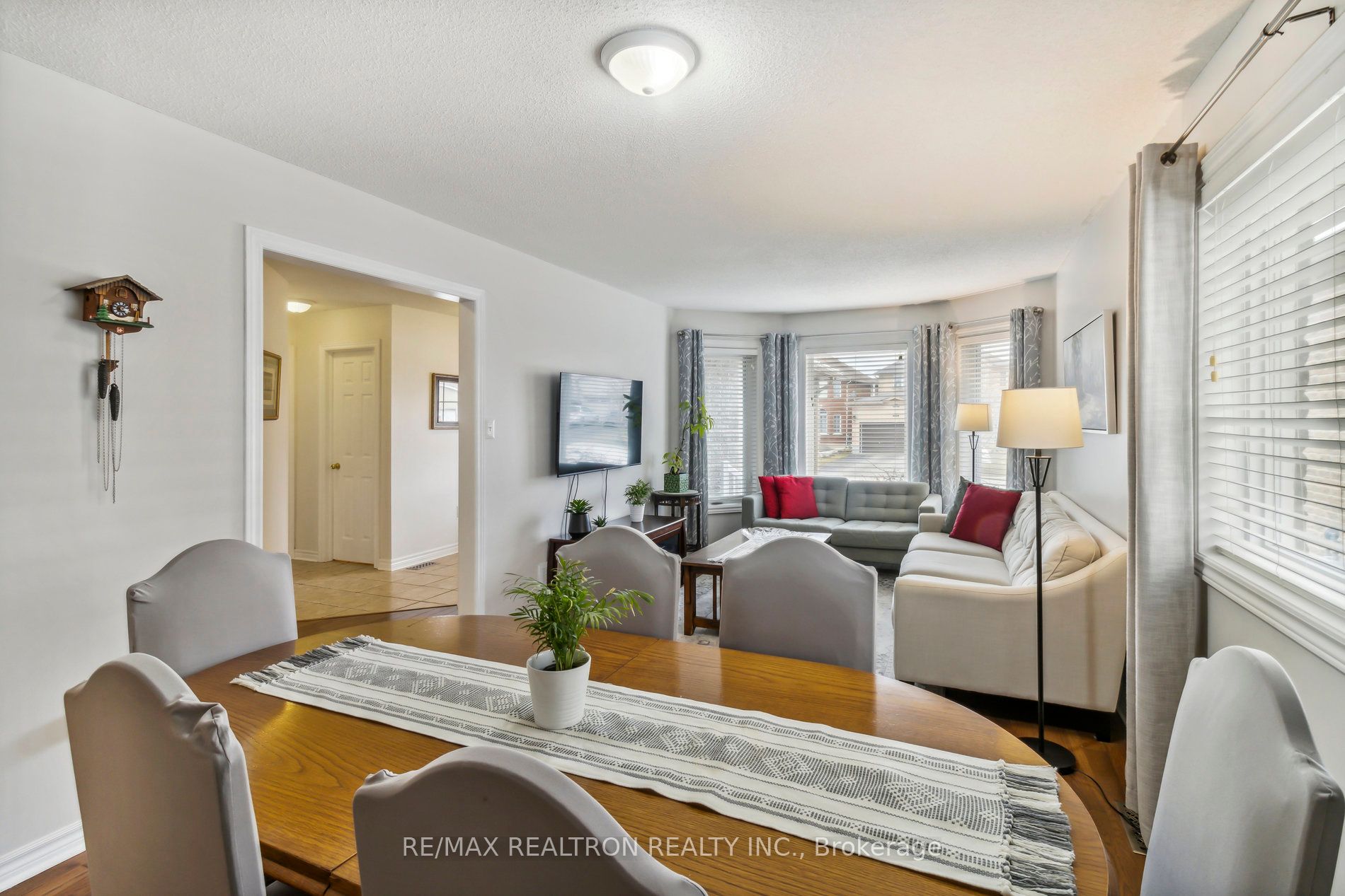 1353 Perniegie Cres