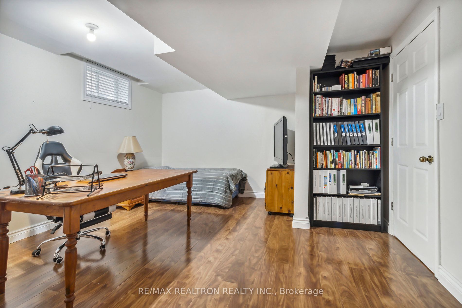 1353 Perniegie Cres