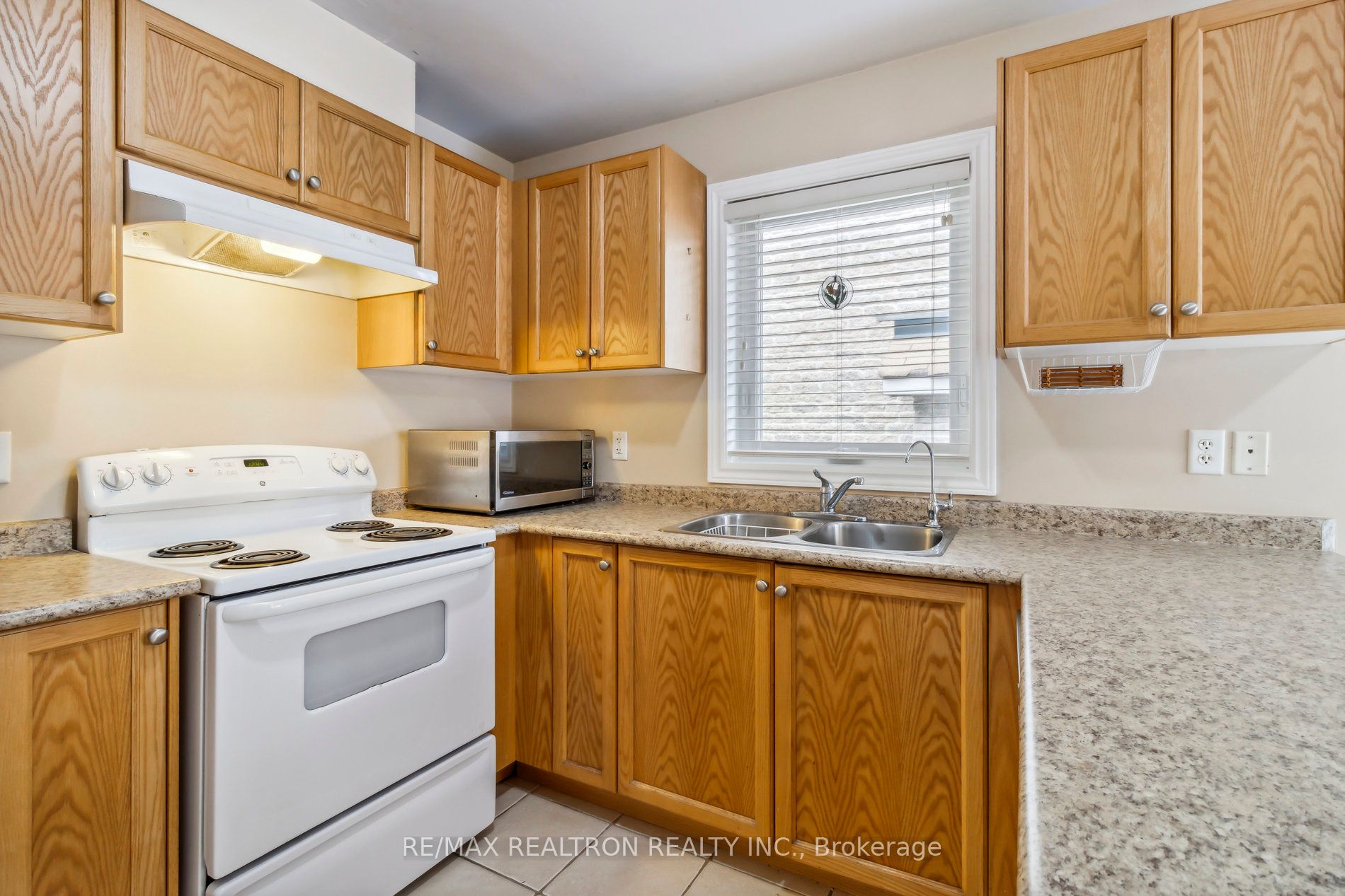 1353 Perniegie Cres