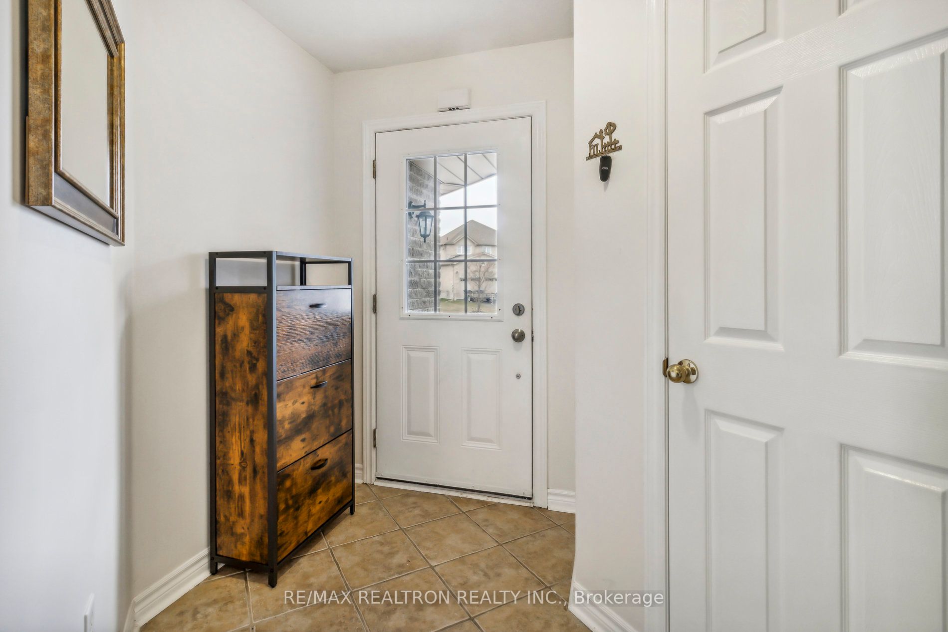 1353 Perniegie Cres