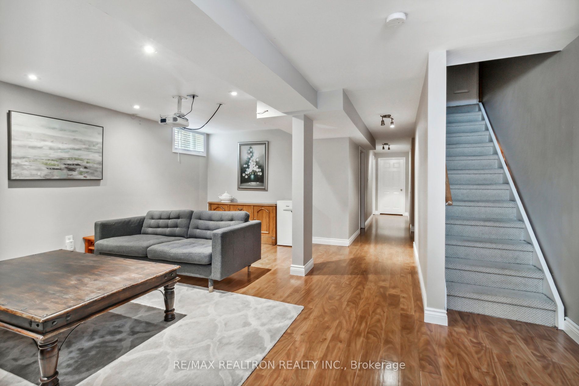 1353 Perniegie Cres