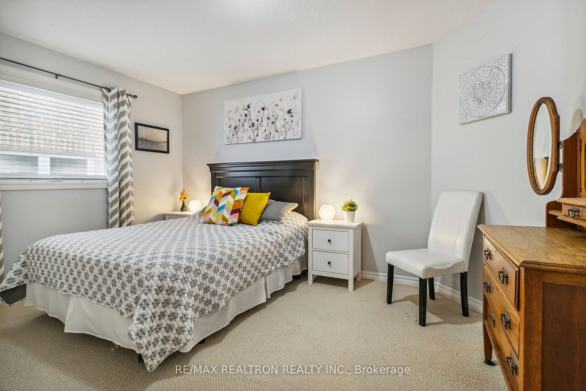 1353 Perniegie Cres