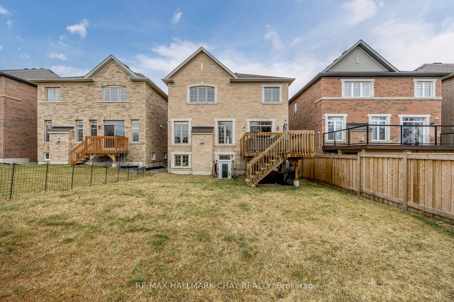 142 Inverness Way