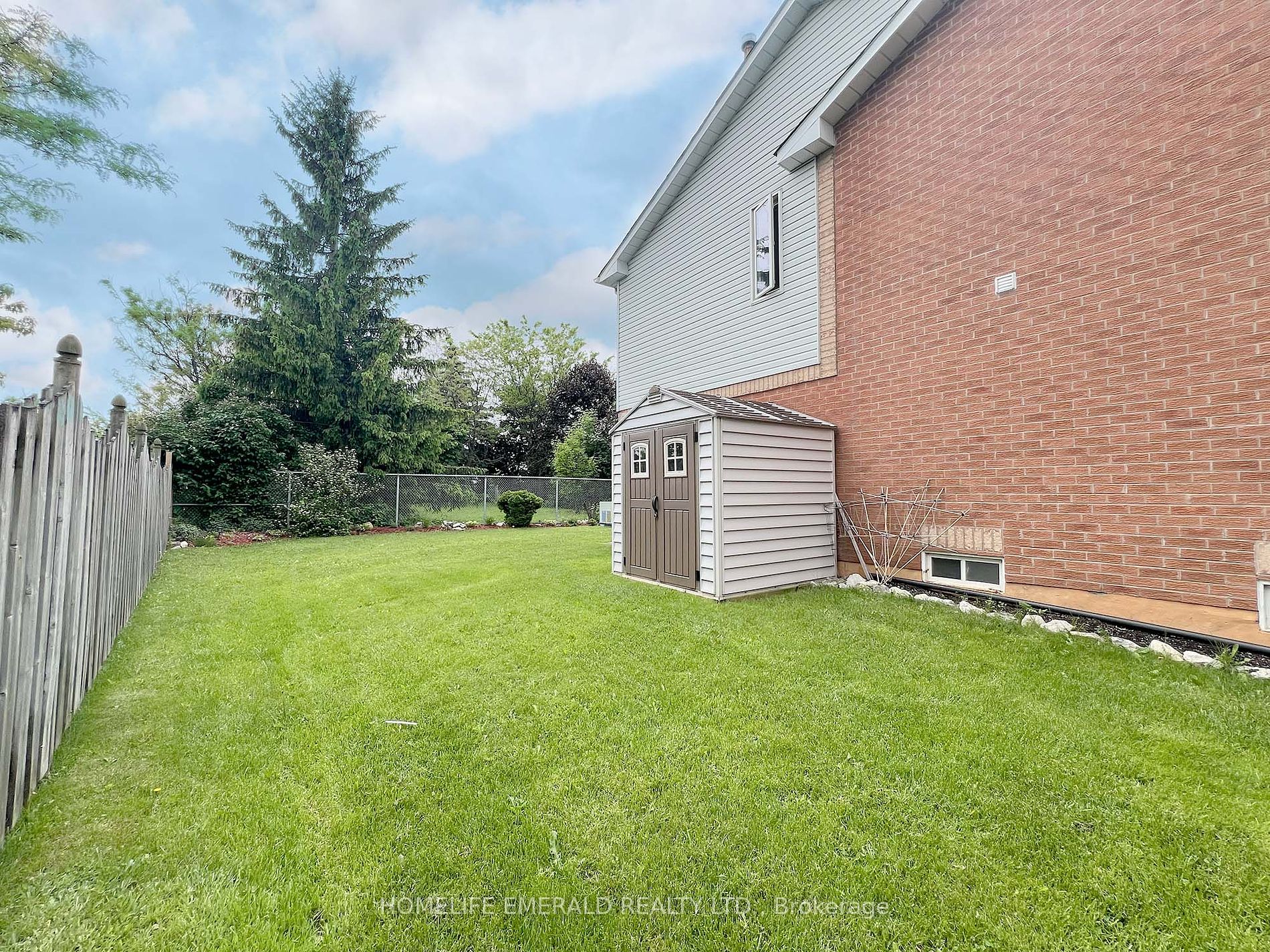 1 Potter Crescent
