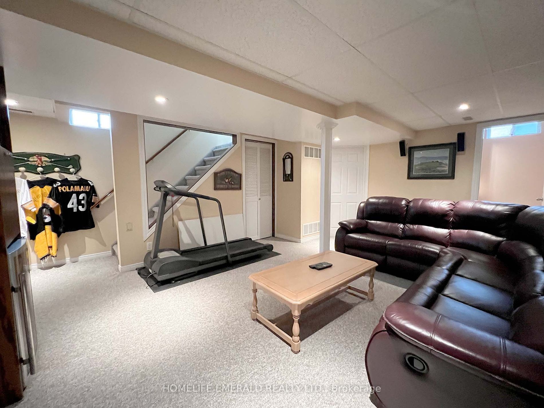 1 Potter Crescent