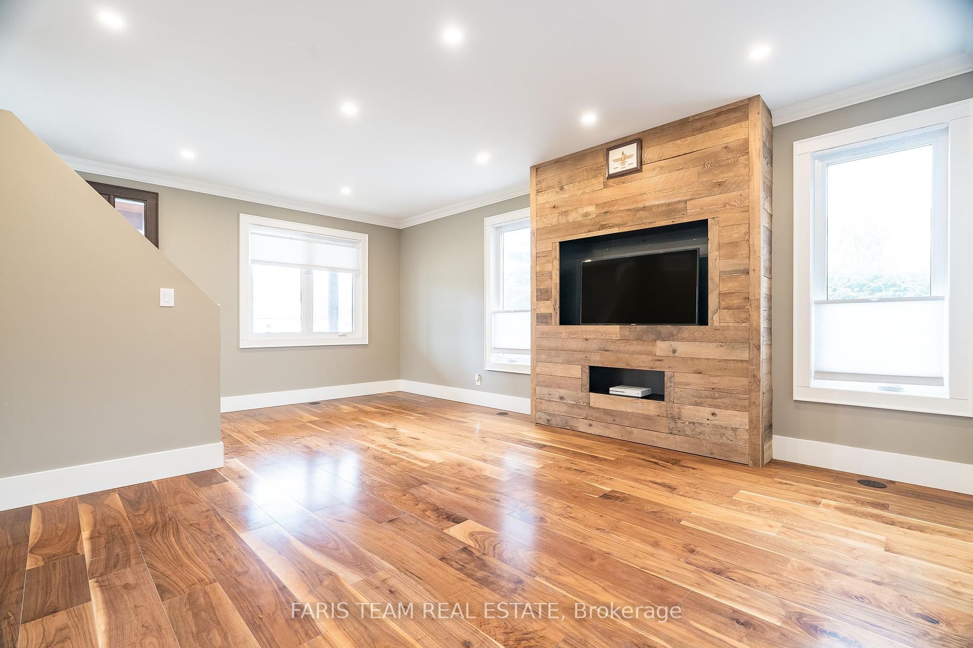 938 Corner Avenue