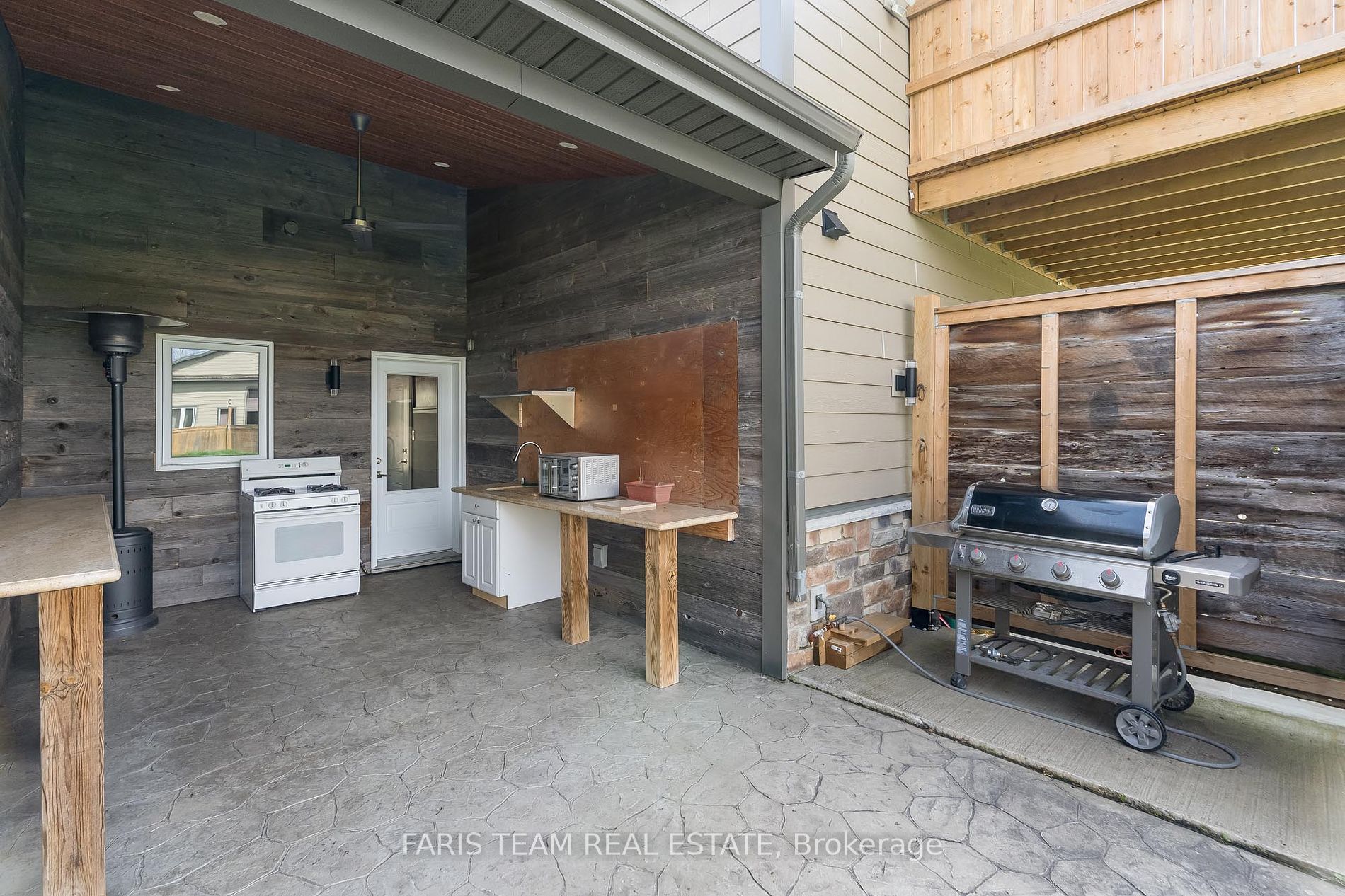 938 Corner Avenue