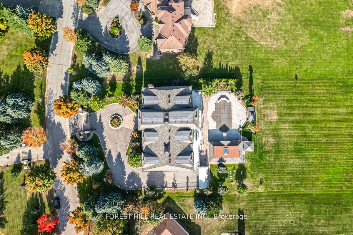 45 Kensington Dr
