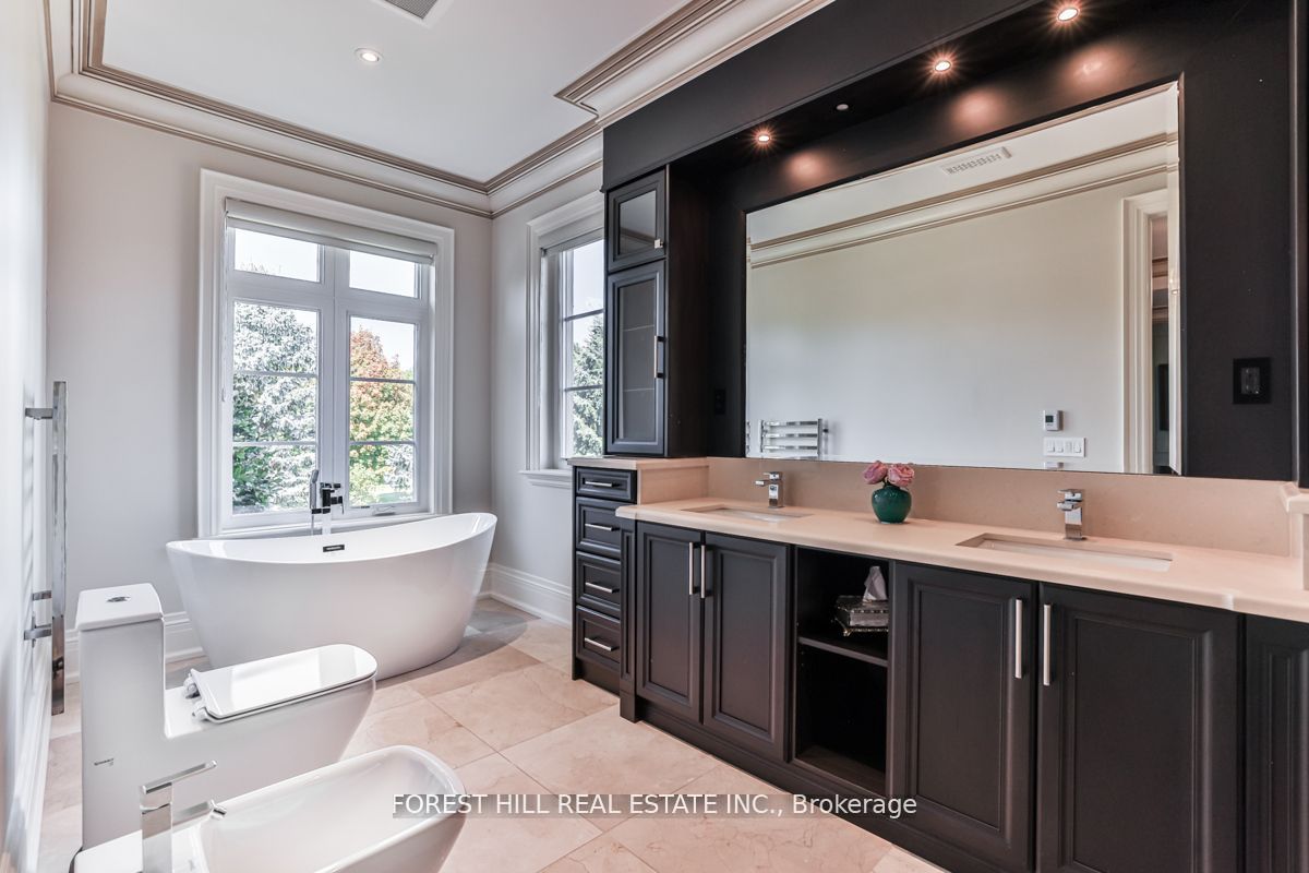 45 Kensington Dr