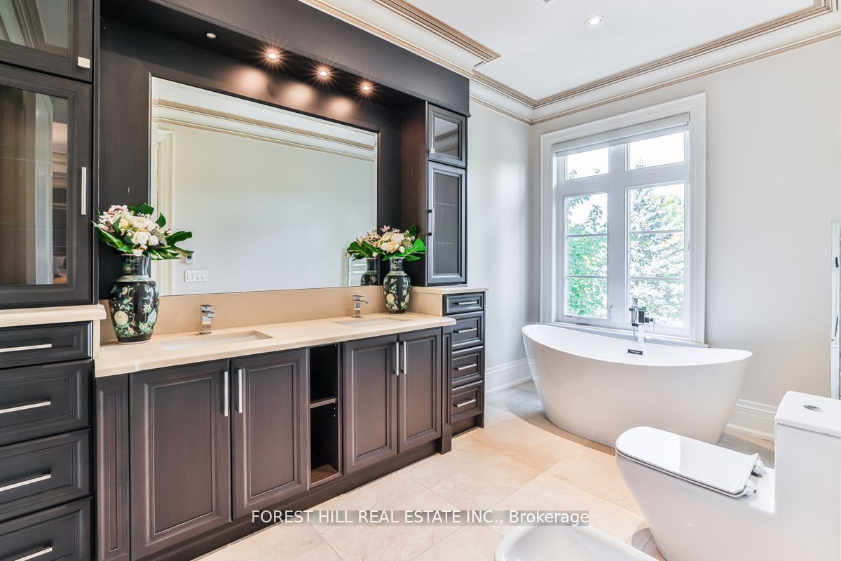 45 Kensington Dr