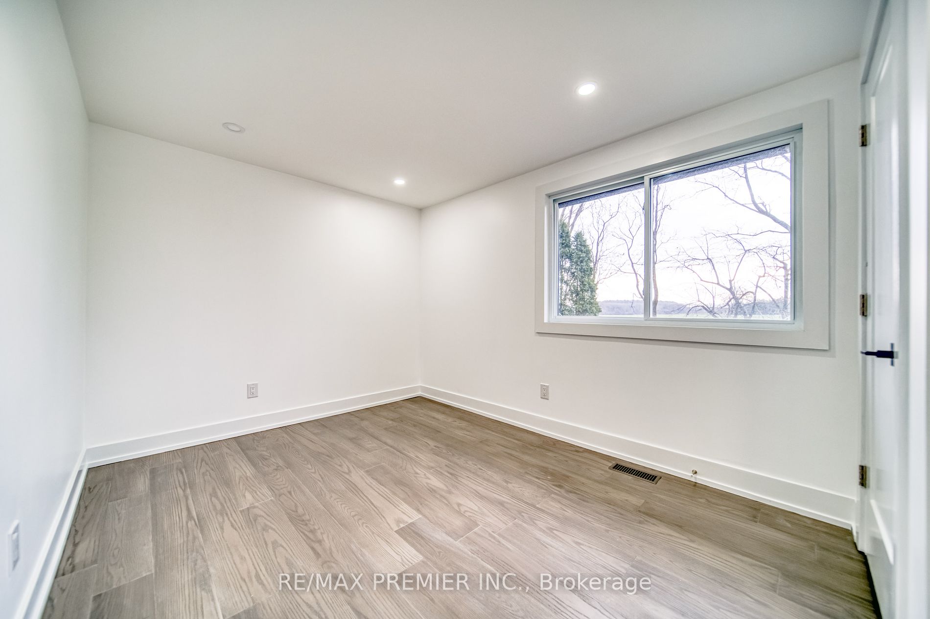 4806 5th Side Road, #Main