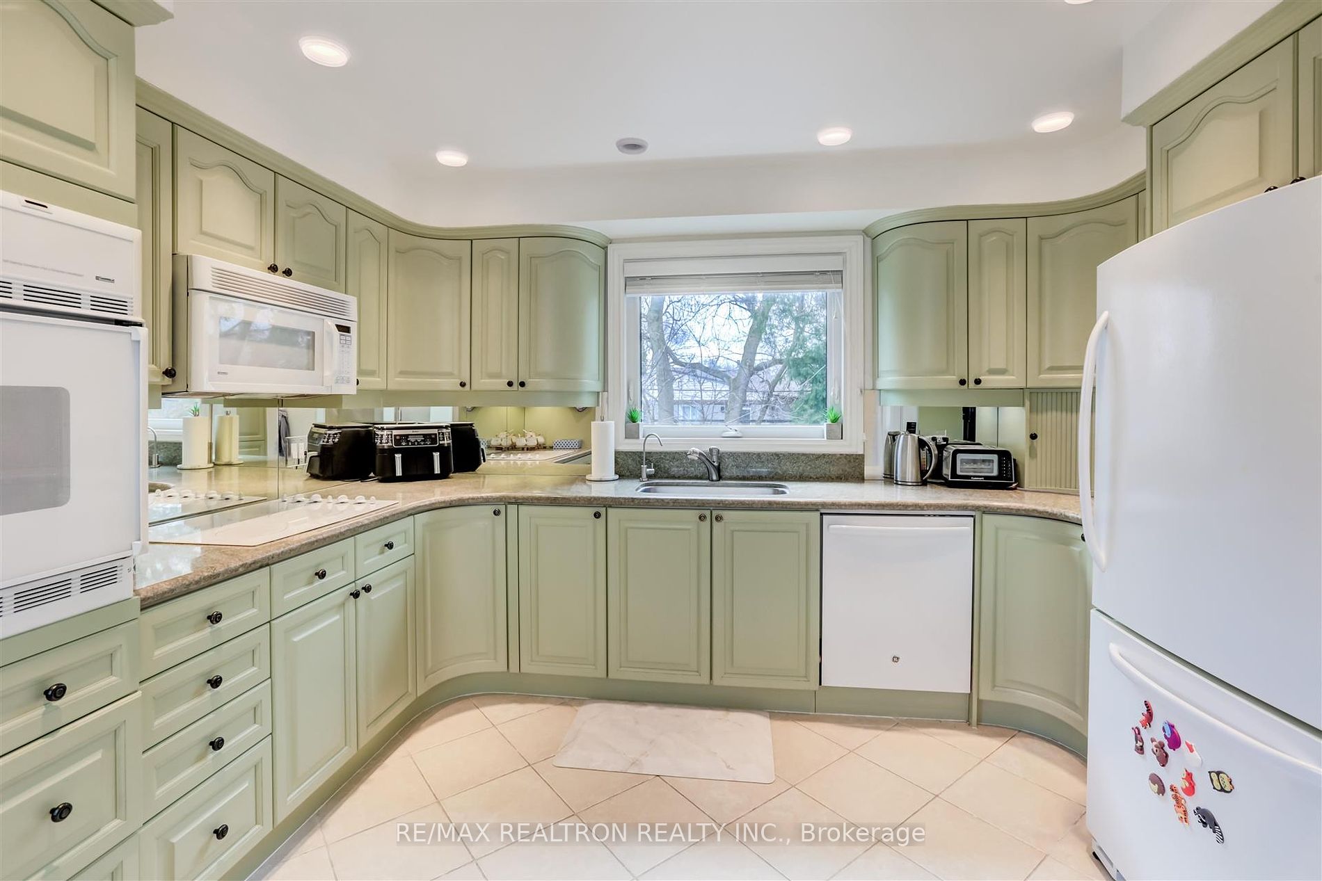 64 Cardinal Cres