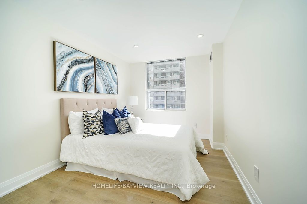 60 Inverlochy Boulevard, #404