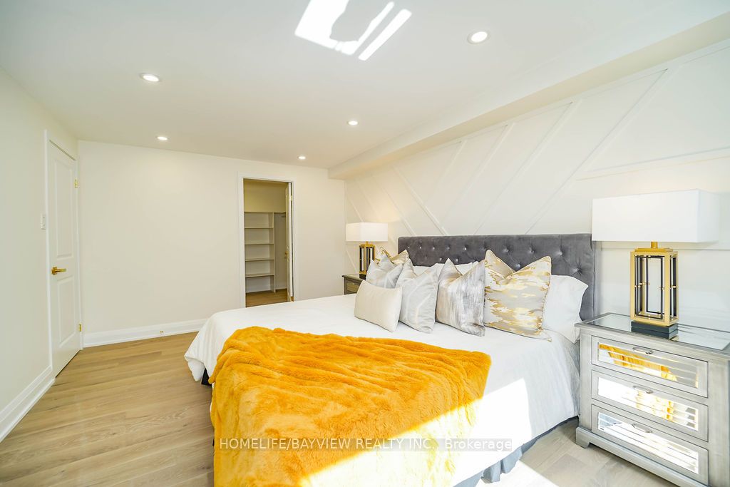 60 Inverlochy Boulevard, #404