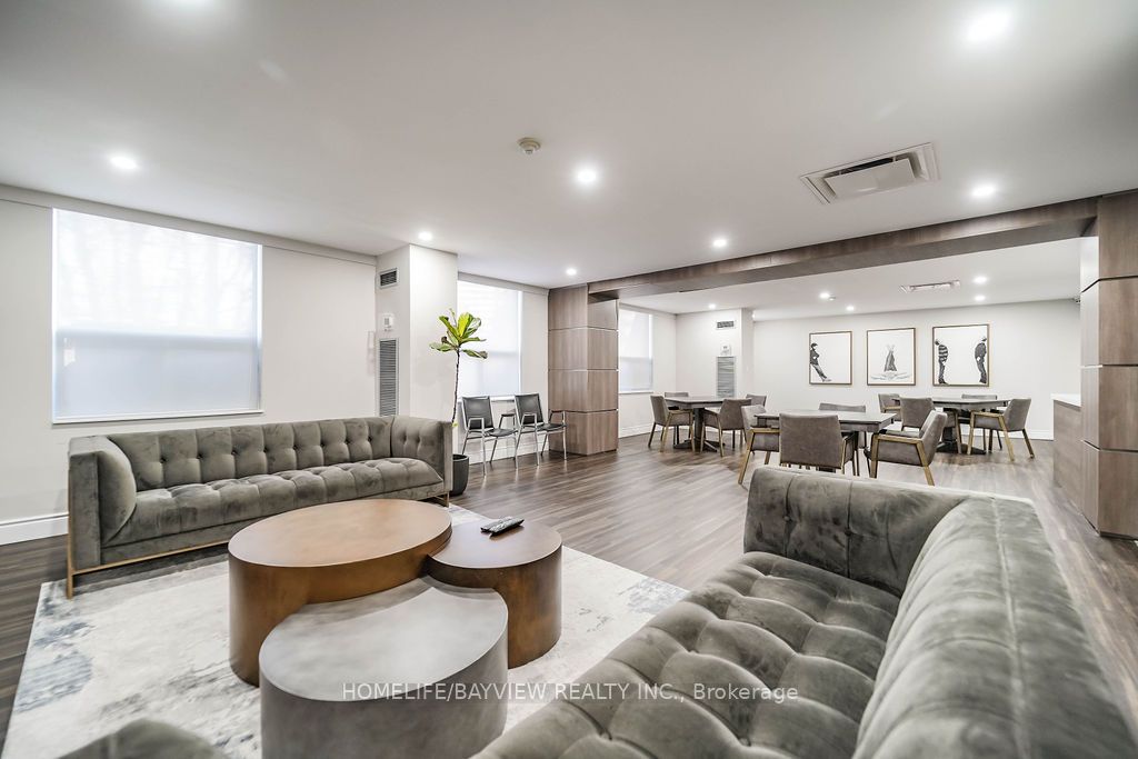60 Inverlochy Boulevard, #404
