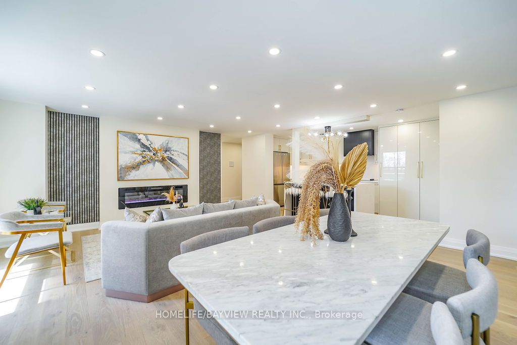 60 Inverlochy Boulevard, #404