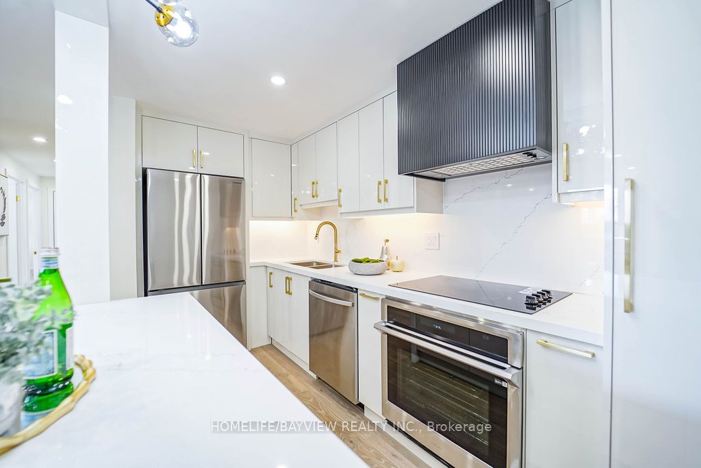 60 Inverlochy Boulevard, #404
