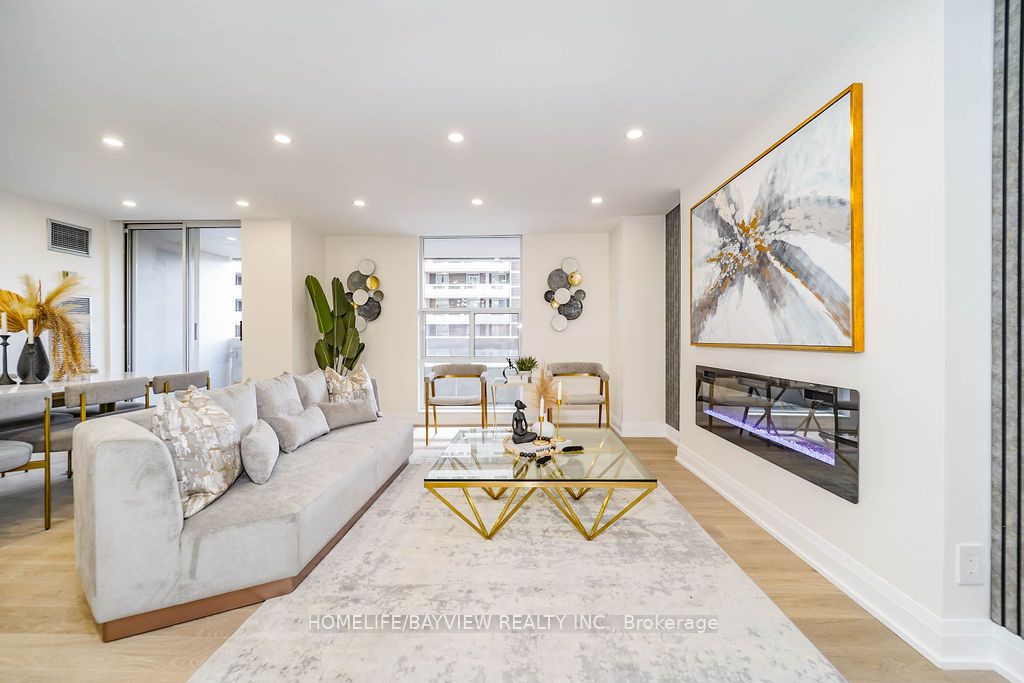 60 Inverlochy Boulevard, #404