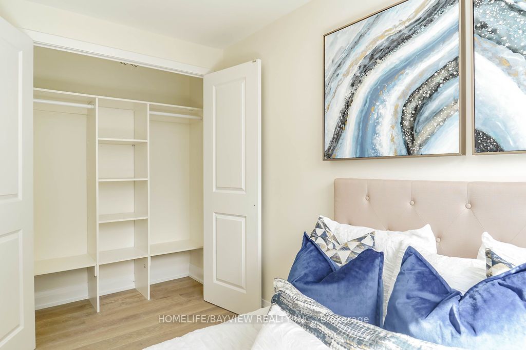 60 Inverlochy Boulevard, #404