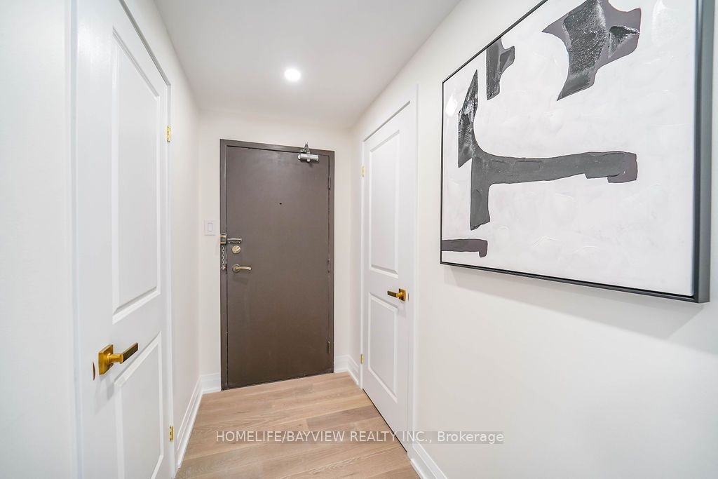 60 Inverlochy Boulevard, #404