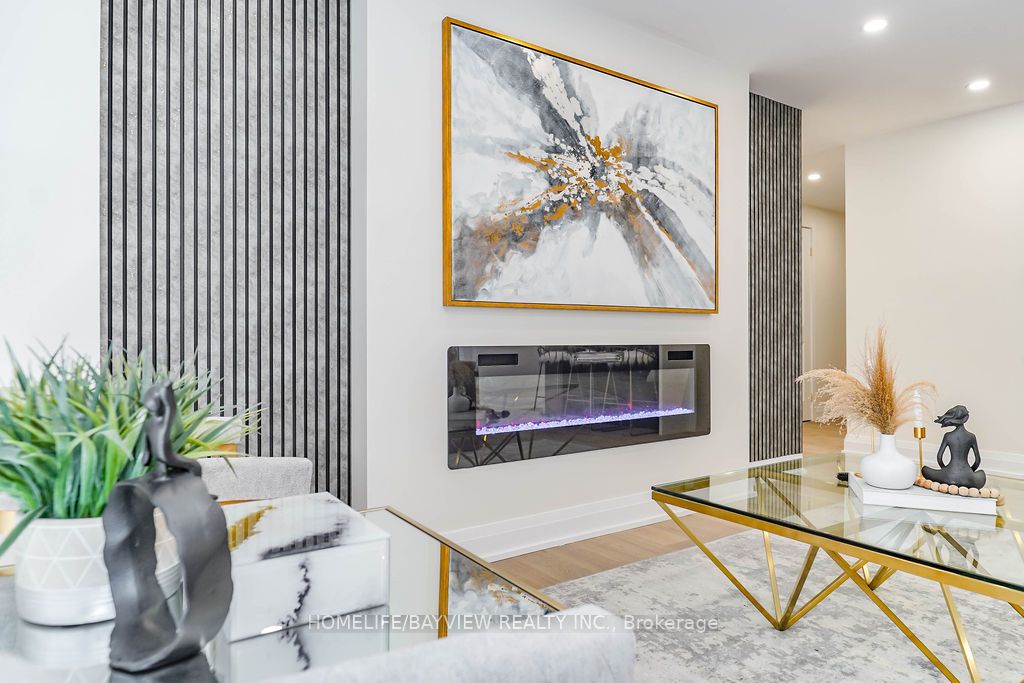 60 Inverlochy Boulevard, #404
