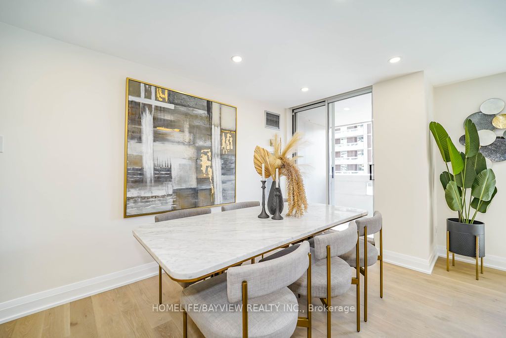 60 Inverlochy Boulevard, #404
