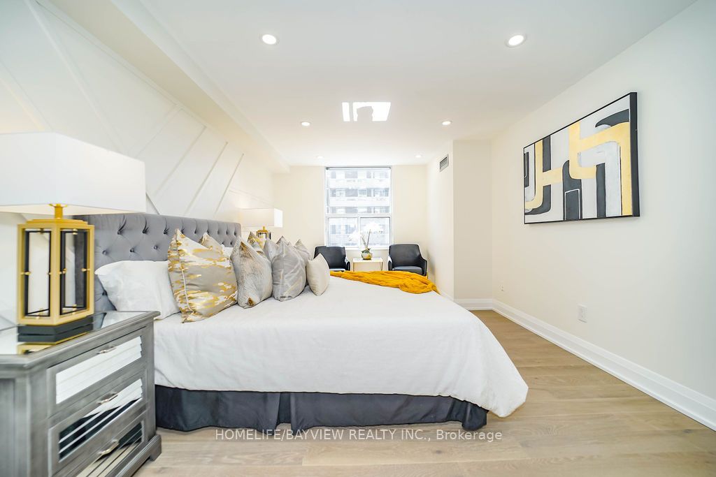 60 Inverlochy Boulevard, #404