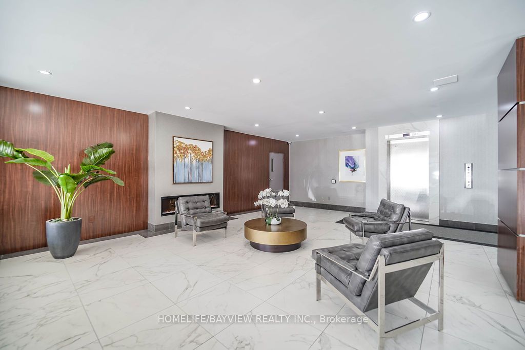60 Inverlochy Boulevard, #404