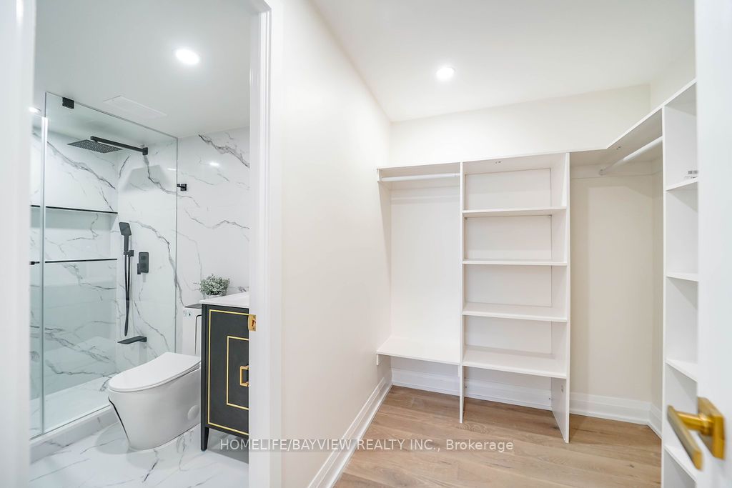 60 Inverlochy Boulevard, #404