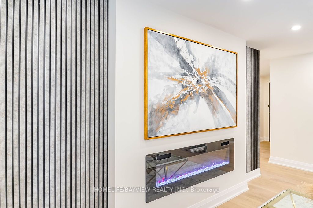60 Inverlochy Boulevard, #404