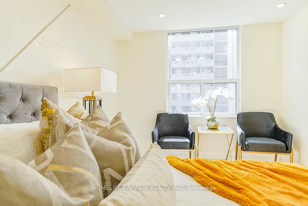60 Inverlochy Boulevard, #404