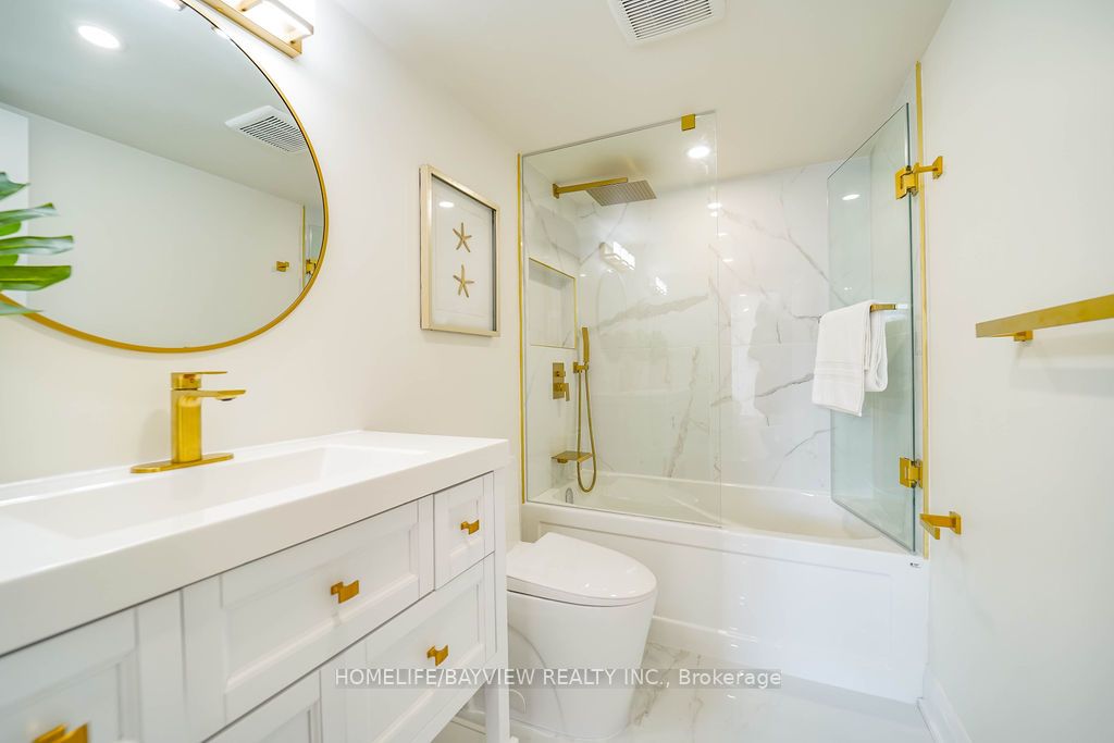 60 Inverlochy Boulevard, #404