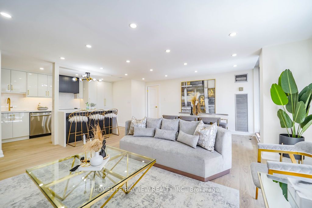 60 Inverlochy Boulevard, #404