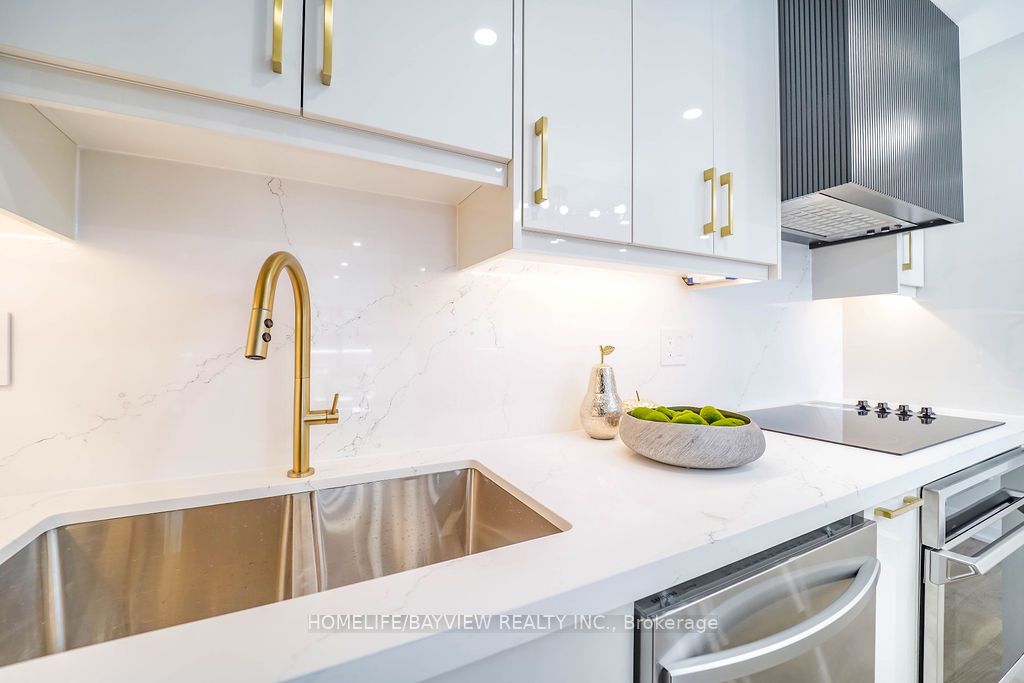 60 Inverlochy Boulevard, #404
