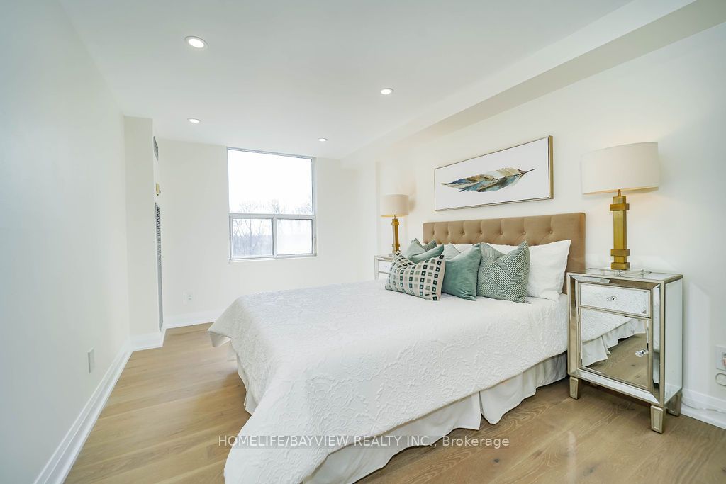 60 Inverlochy Boulevard, #404