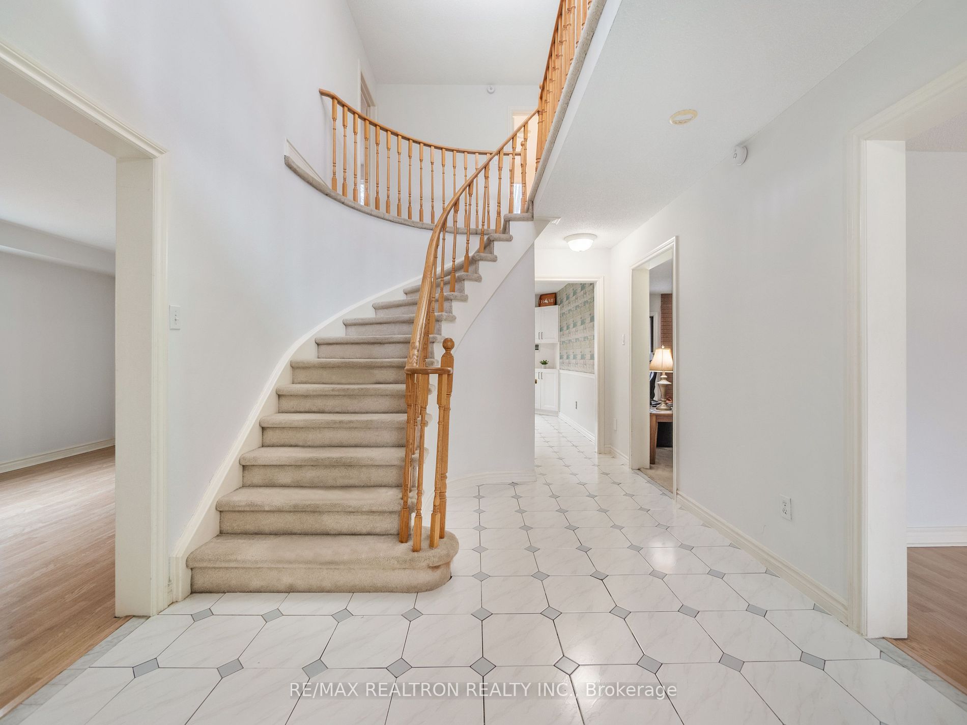 228 Elman Crescent