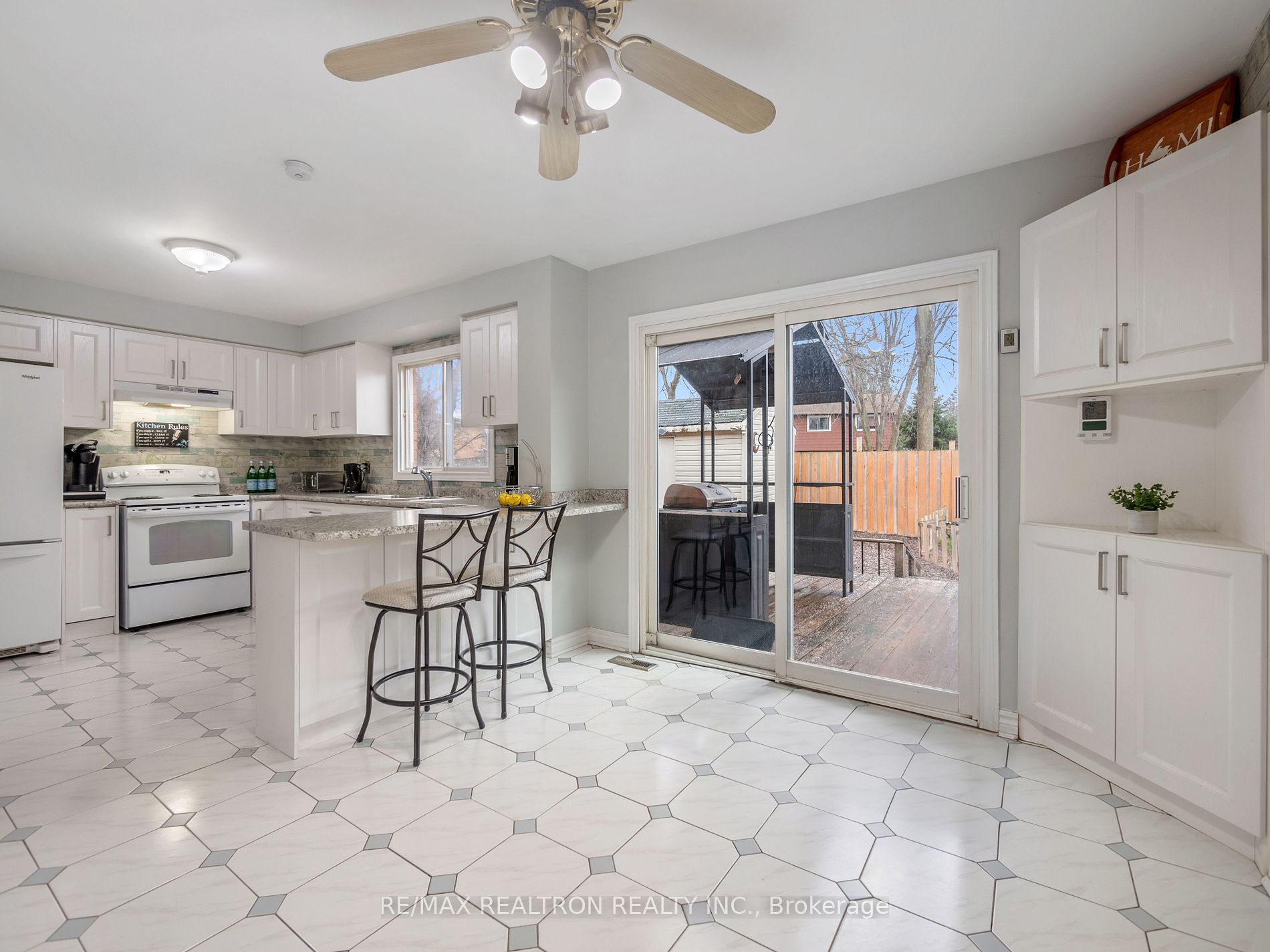 228 Elman Crescent